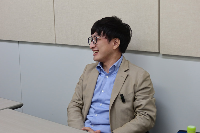 やはりセミナーに出ているだけあり、ピンマイク慣れしていますね