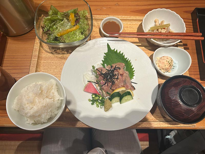 やまやのランチ(福岡営業所の社員と)