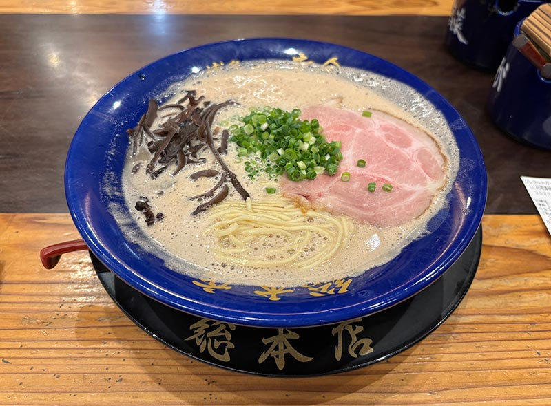 博多⼀幸舎 泡系豚骨ラーメン